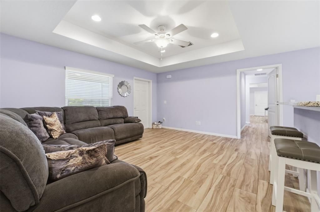 На продажу: $524,900 (5 спален, 3 ванн, 2200 Квадратных фут)