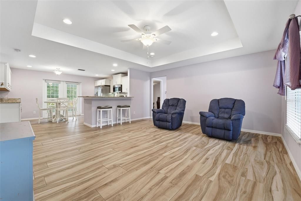 На продажу: $524,900 (5 спален, 3 ванн, 2200 Квадратных фут)