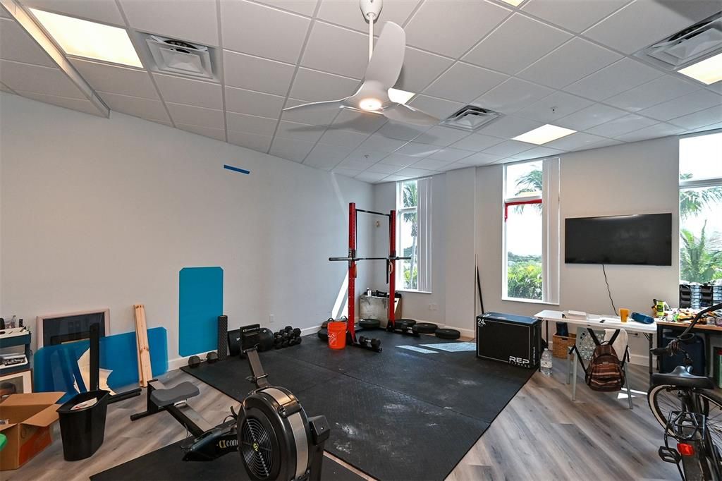 待售: $599,000 (2 贝兹, 1 浴室, 2495 平方英尺)