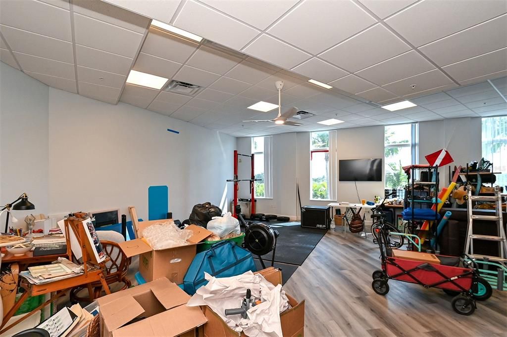 待售: $599,000 (2 贝兹, 1 浴室, 2495 平方英尺)