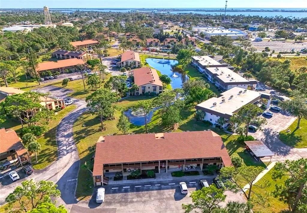 На продажу: $179,900 (2 спален, 2 ванн, 921 Квадратных фут)