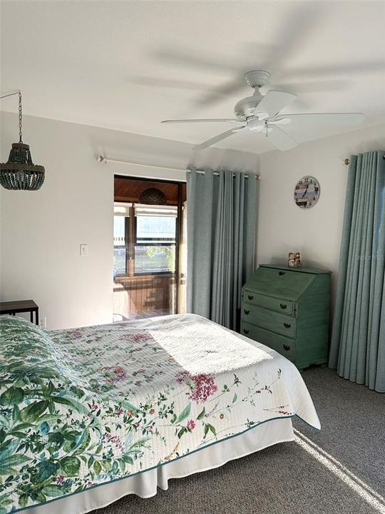 На продажу: $179,900 (2 спален, 2 ванн, 921 Квадратных фут)