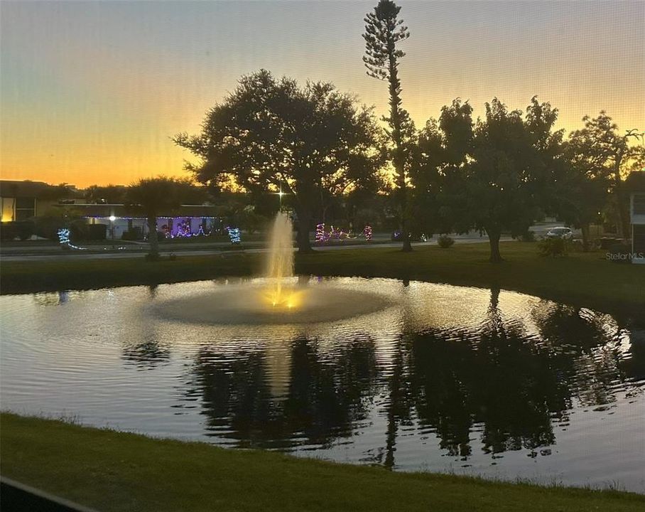 На продажу: $179,900 (2 спален, 2 ванн, 921 Квадратных фут)