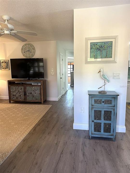 На продажу: $179,900 (2 спален, 2 ванн, 921 Квадратных фут)