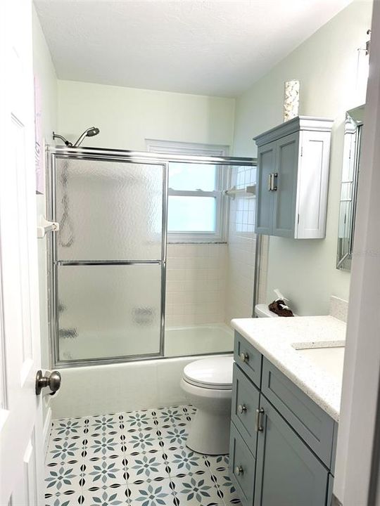 На продажу: $179,900 (2 спален, 2 ванн, 921 Квадратных фут)