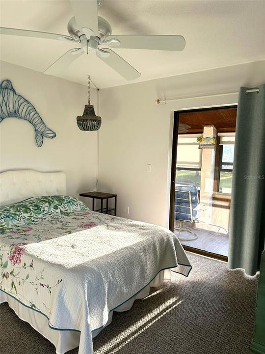 На продажу: $179,900 (2 спален, 2 ванн, 921 Квадратных фут)