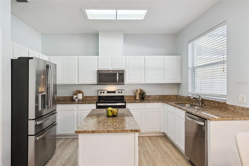 На продажу: $550,000 (4 спален, 2 ванн, 2524 Квадратных фут)