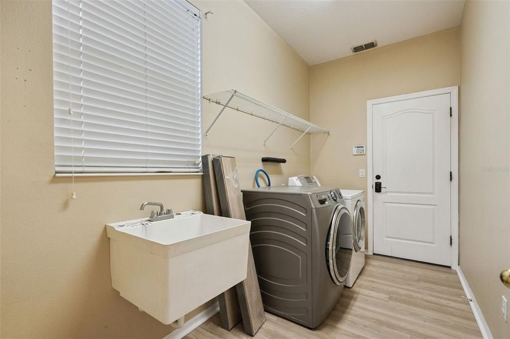 На продажу: $550,000 (4 спален, 2 ванн, 2524 Квадратных фут)