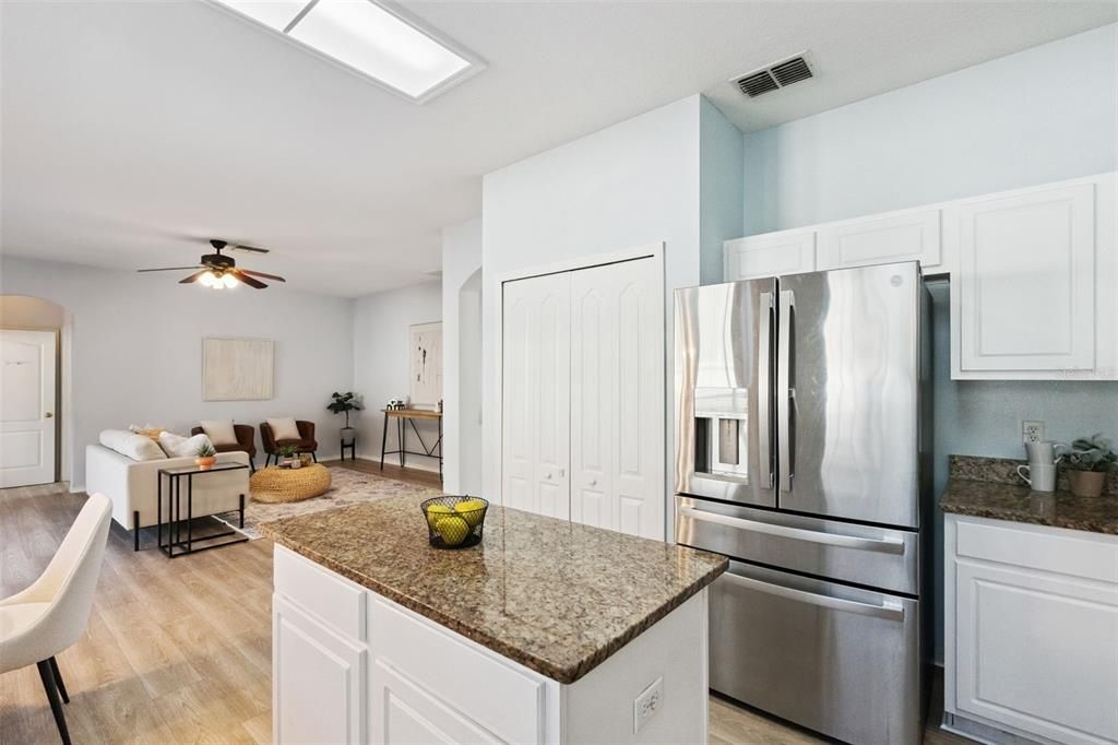 На продажу: $550,000 (4 спален, 2 ванн, 2524 Квадратных фут)