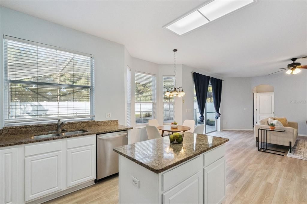 На продажу: $550,000 (4 спален, 2 ванн, 2524 Квадратных фут)