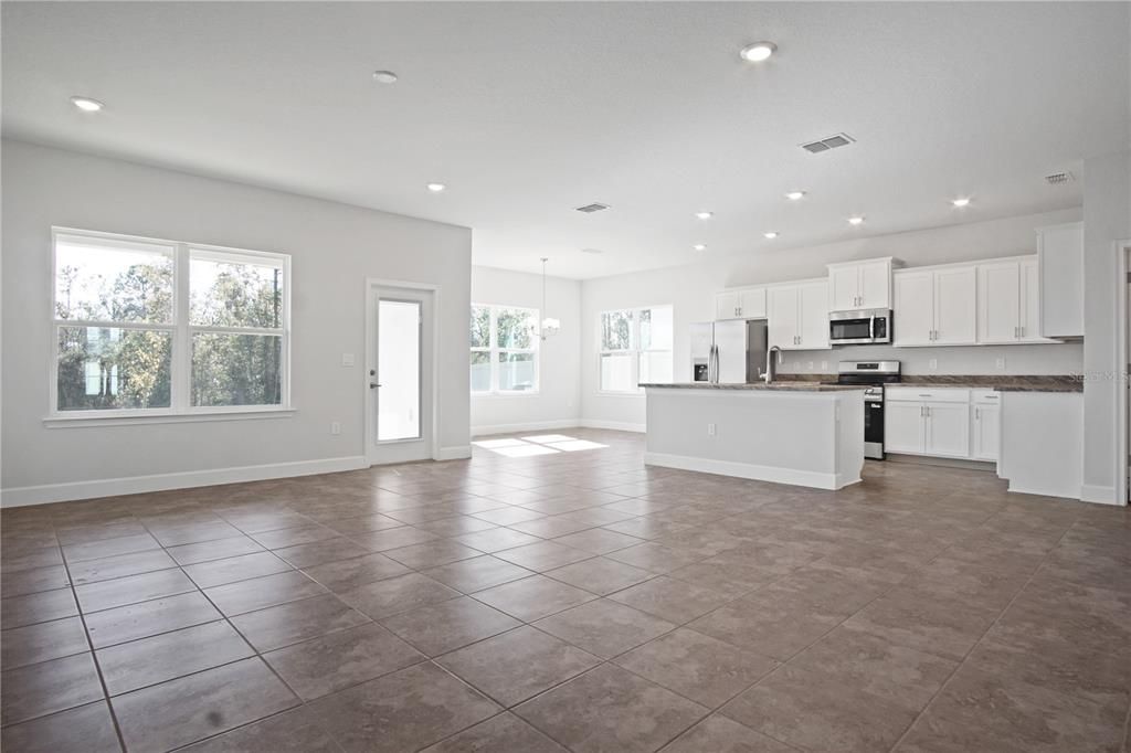 En Renta: $2,350 (4 camas, 2 baños, 2202 Pies cuadrados)