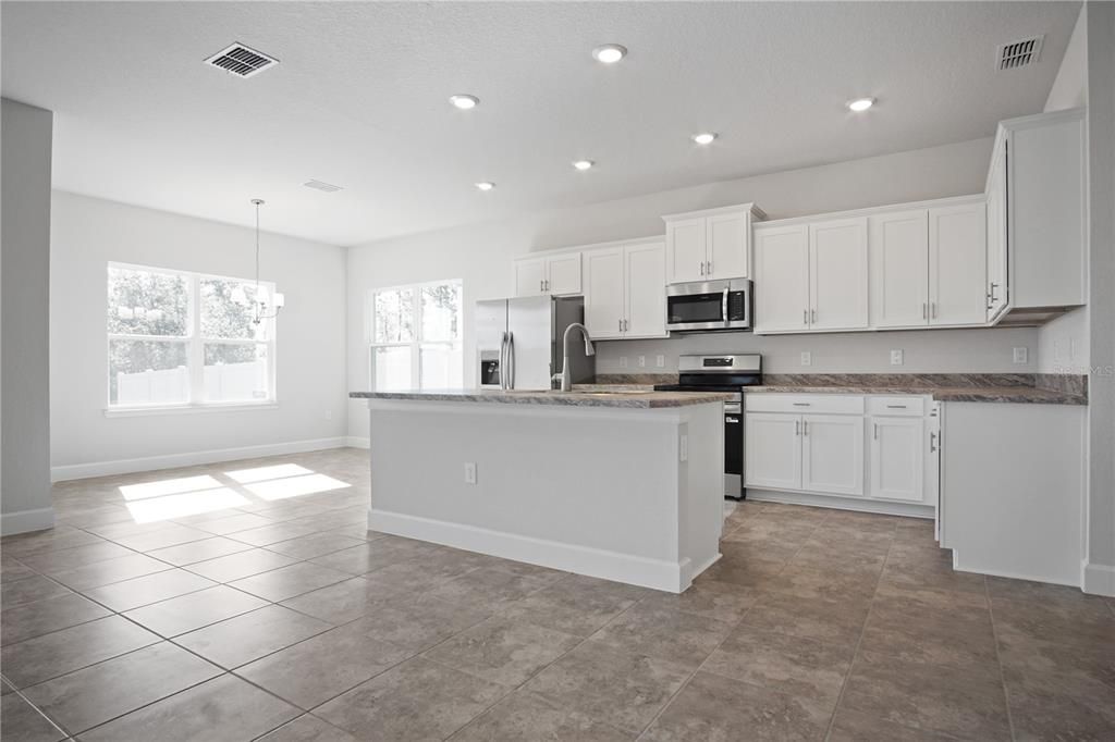 En Renta: $2,350 (4 camas, 2 baños, 2202 Pies cuadrados)