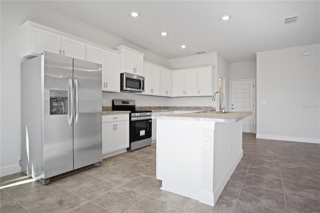 En Renta: $2,350 (4 camas, 2 baños, 2202 Pies cuadrados)