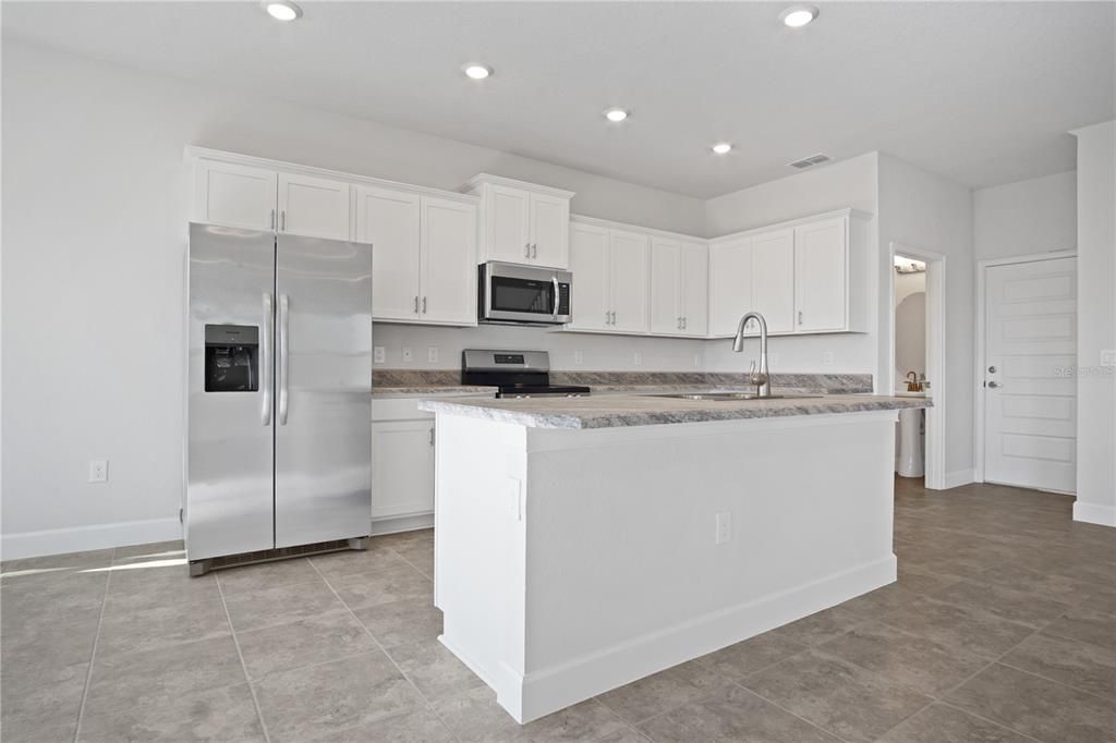 En Renta: $2,350 (4 camas, 2 baños, 2202 Pies cuadrados)