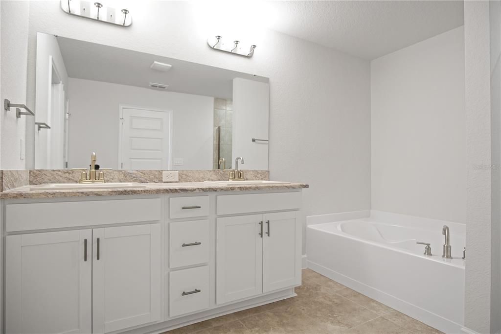 En Renta: $2,350 (4 camas, 2 baños, 2202 Pies cuadrados)