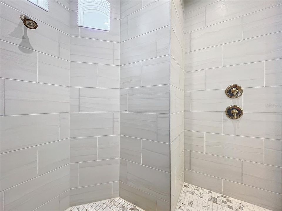En Venta: $1,500,000 (5 camas, 3 baños, 3416 Pies cuadrados)