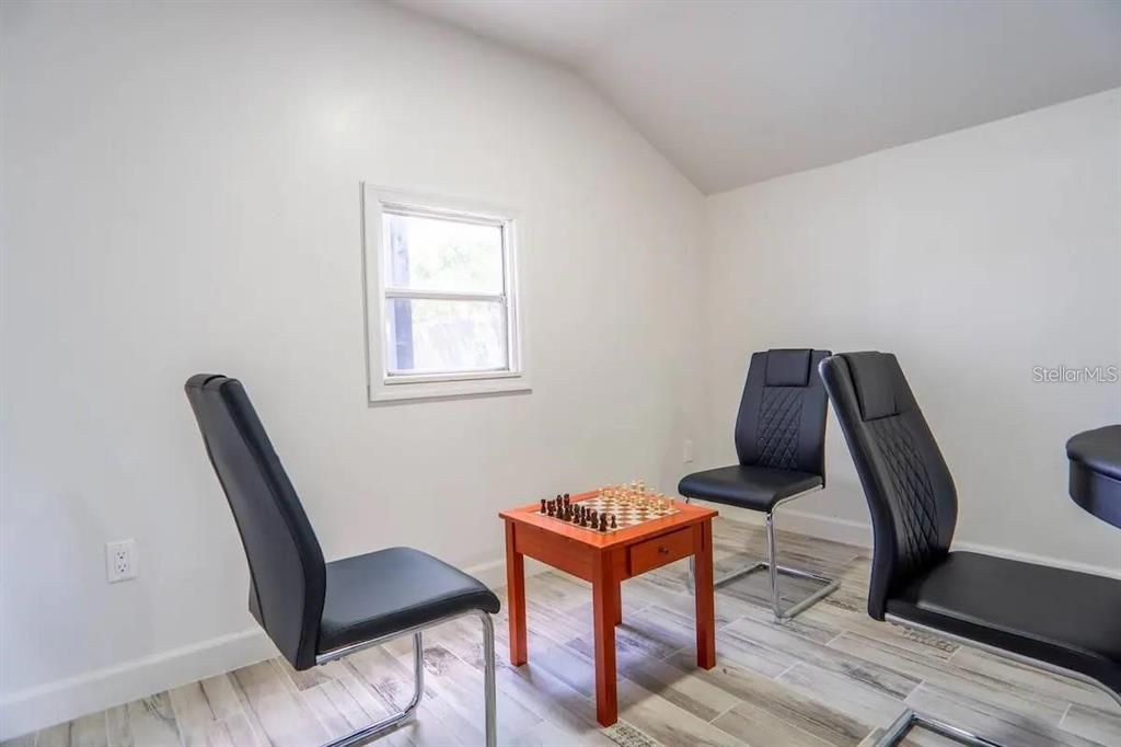 For Rent: $2,800 (3 beds, 1 baths, 1175 Square Feet)