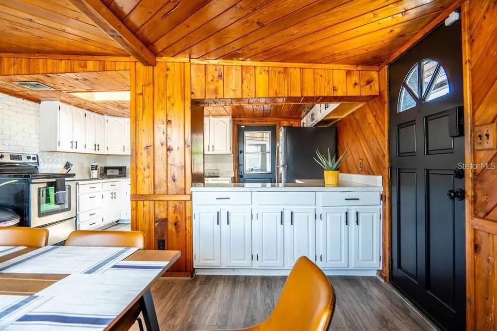 For Rent: $2,800 (3 beds, 1 baths, 1175 Square Feet)