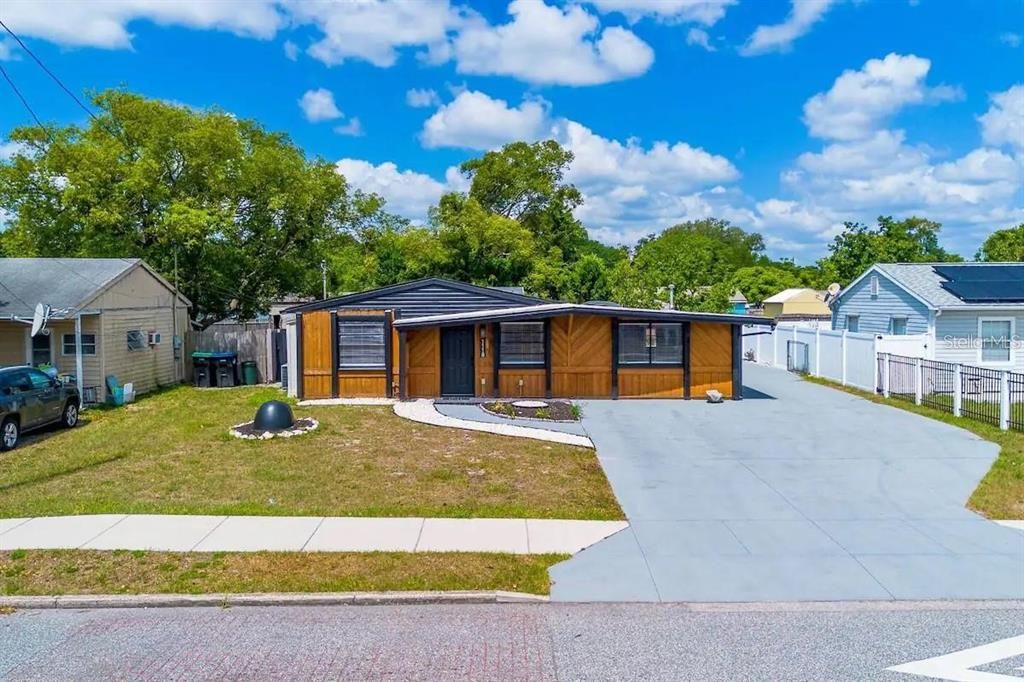 For Rent: $2,800 (3 beds, 1 baths, 1175 Square Feet)