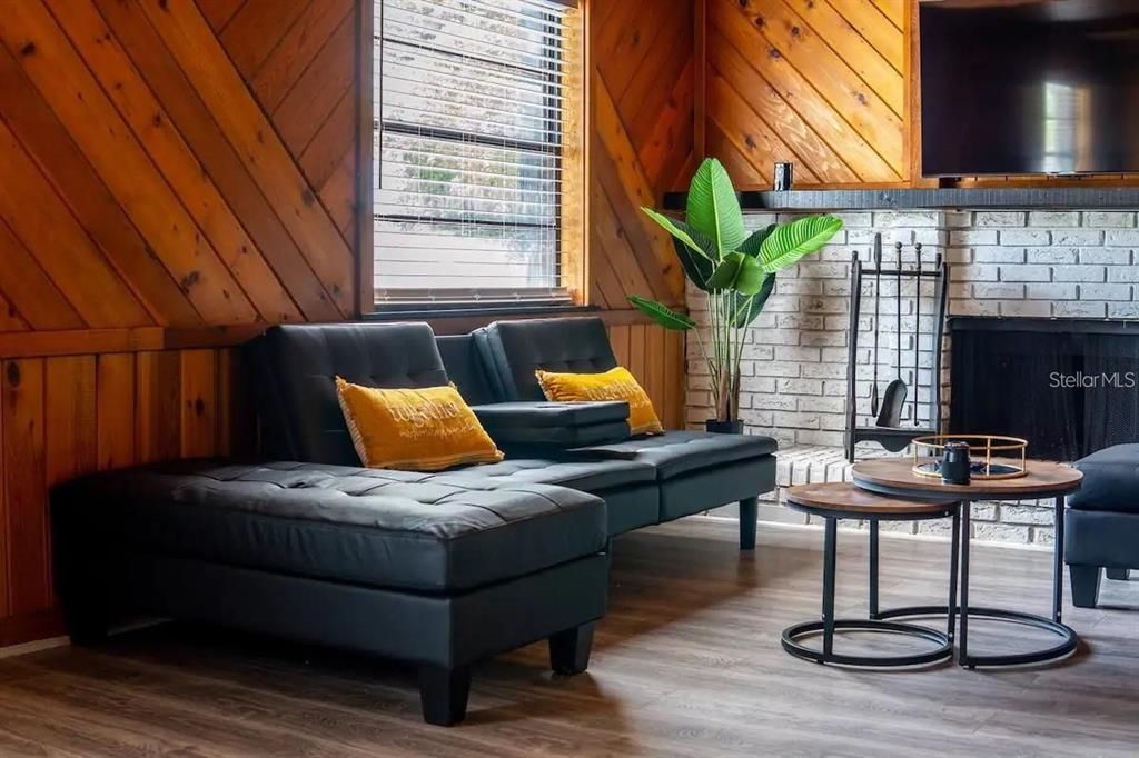 For Rent: $2,800 (3 beds, 1 baths, 1175 Square Feet)