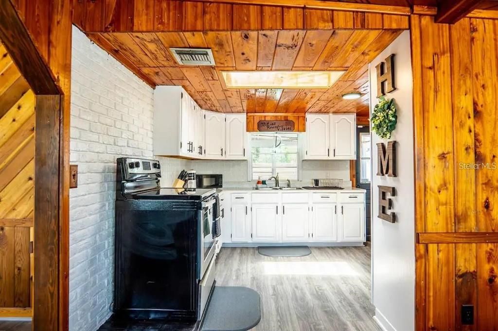 For Rent: $2,800 (3 beds, 1 baths, 1175 Square Feet)