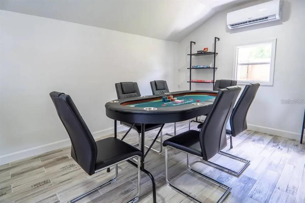 For Rent: $2,800 (3 beds, 1 baths, 1175 Square Feet)