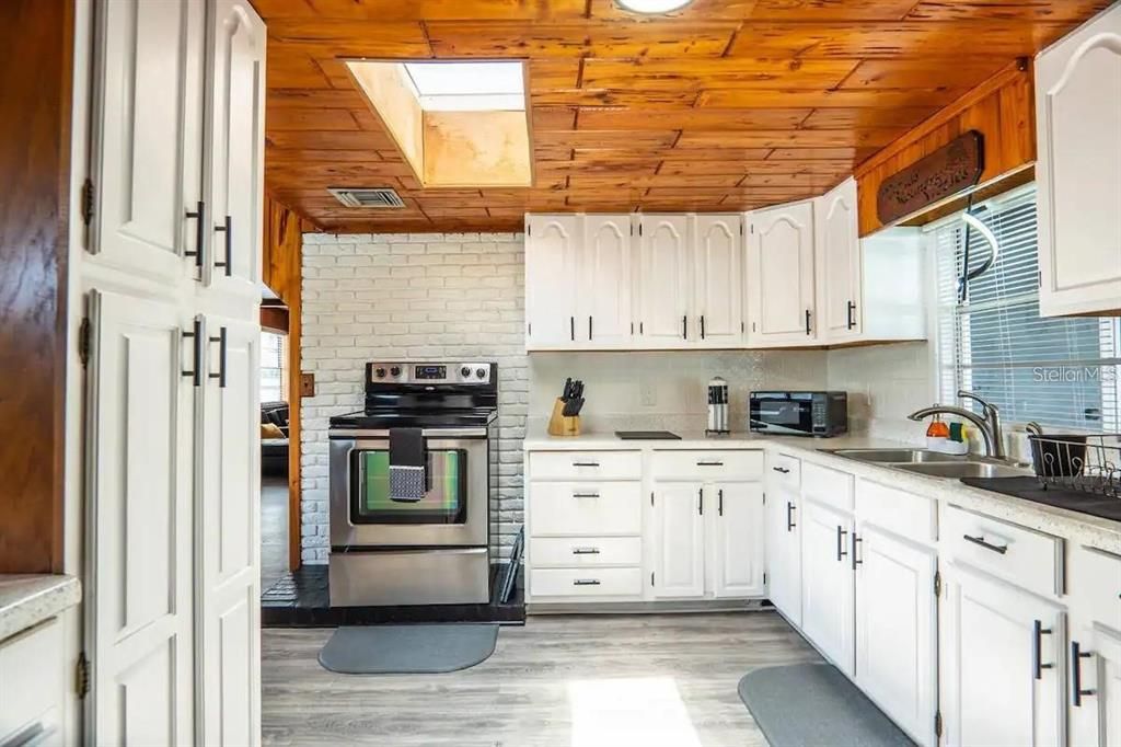 For Rent: $2,800 (3 beds, 1 baths, 1175 Square Feet)