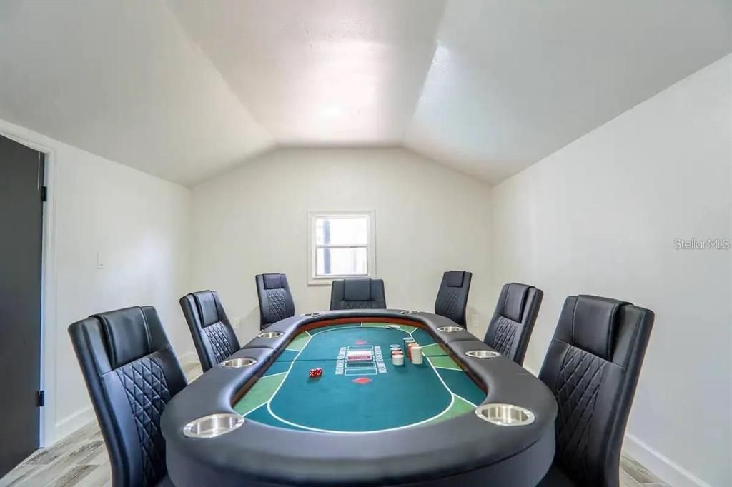 For Rent: $2,800 (3 beds, 1 baths, 1175 Square Feet)