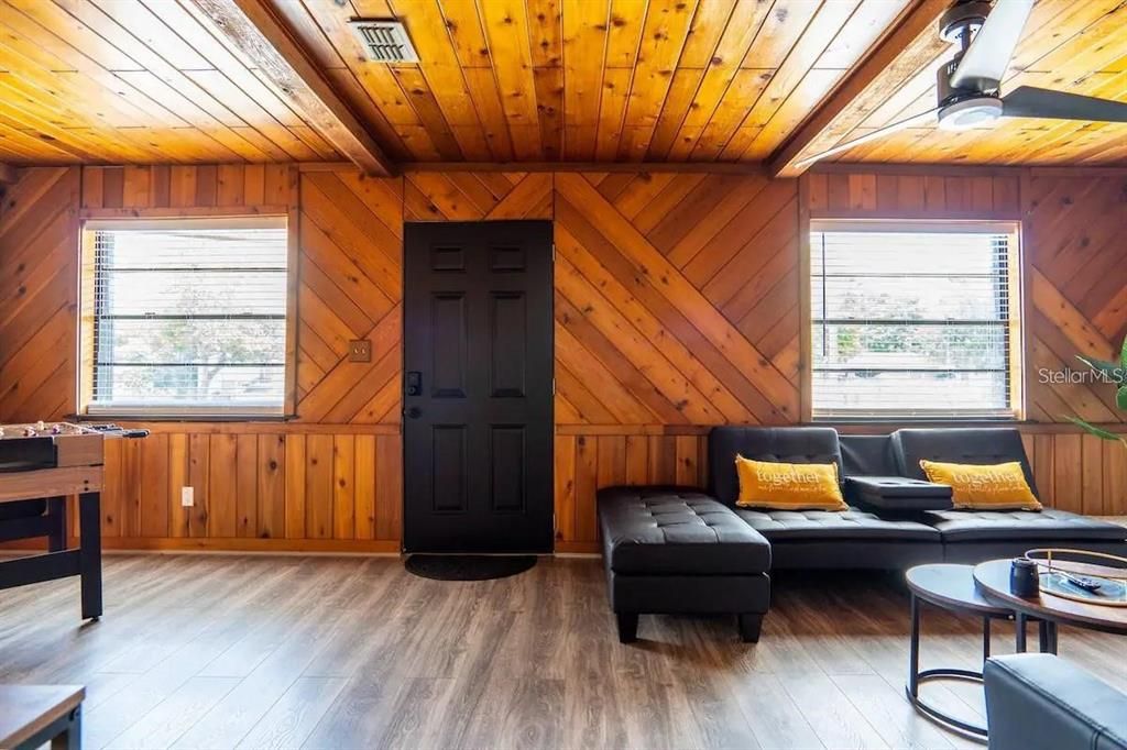 For Rent: $2,800 (3 beds, 1 baths, 1175 Square Feet)