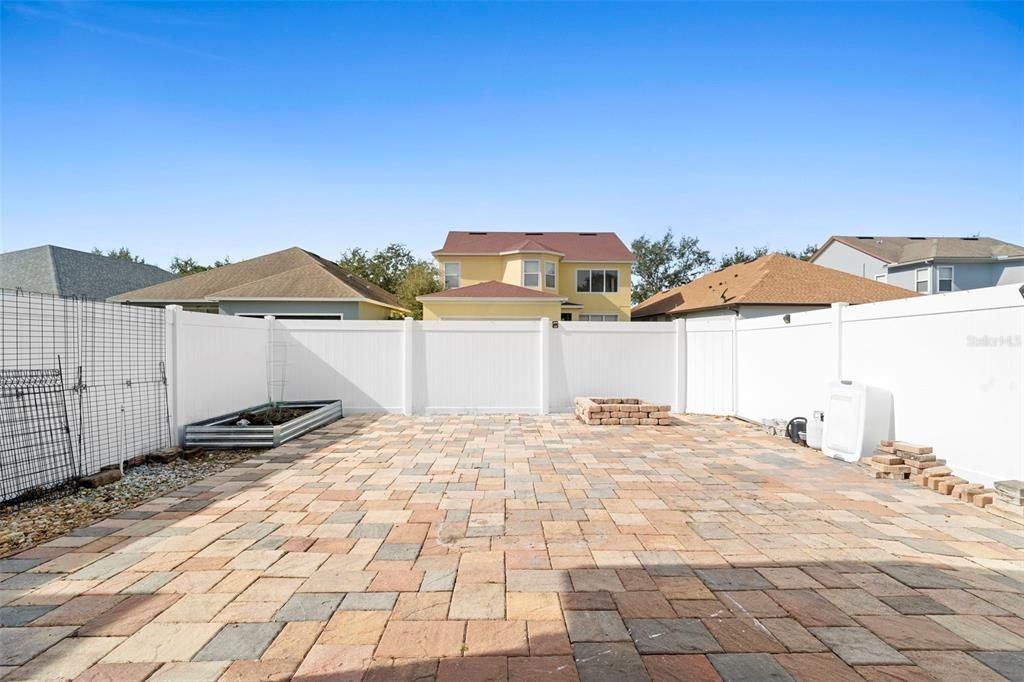 待售: $600,000 (4 贝兹, 2 浴室, 2460 平方英尺)