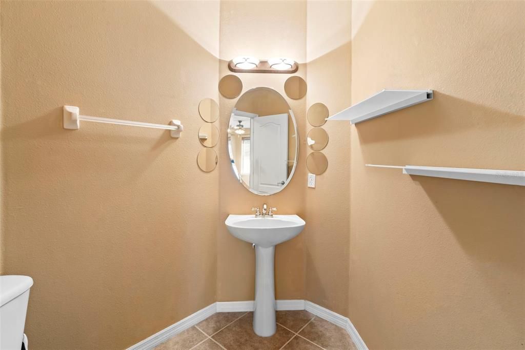 待售: $600,000 (4 贝兹, 2 浴室, 2460 平方英尺)