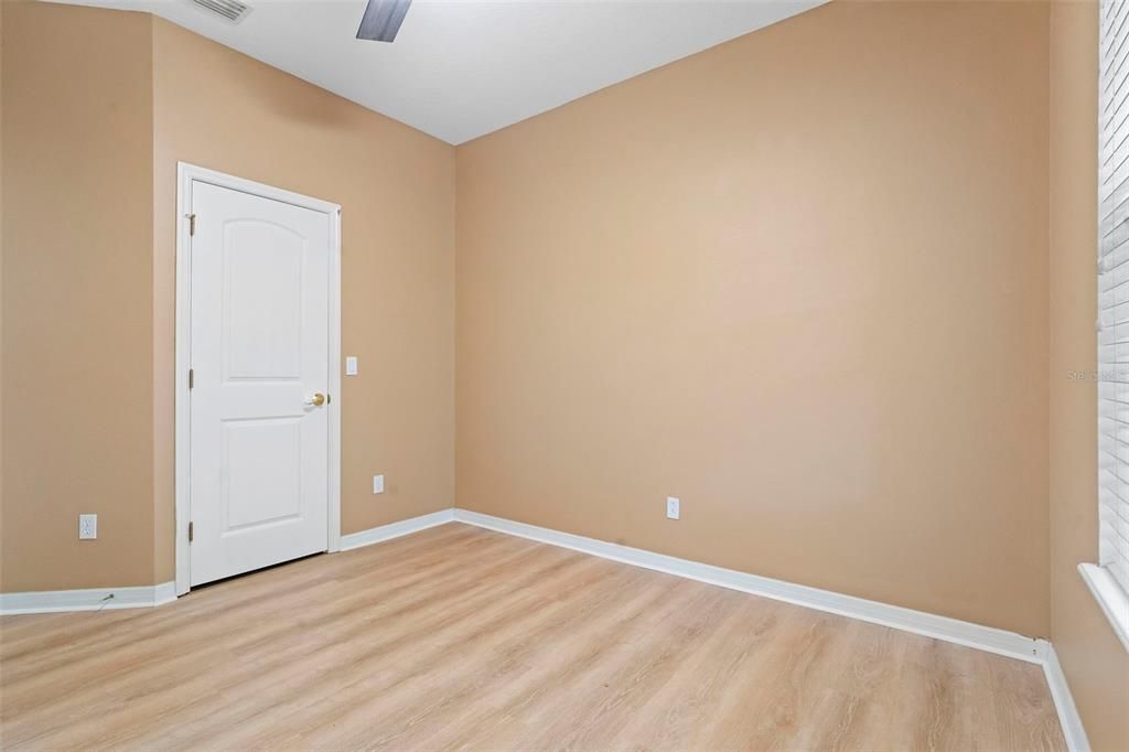 待售: $600,000 (4 贝兹, 2 浴室, 2460 平方英尺)