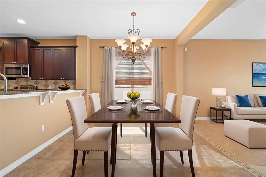 待售: $600,000 (4 贝兹, 2 浴室, 2460 平方英尺)