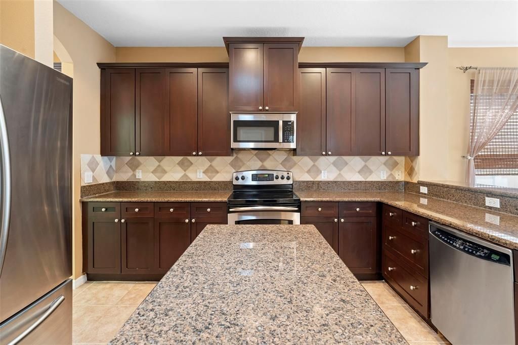 待售: $600,000 (4 贝兹, 2 浴室, 2460 平方英尺)