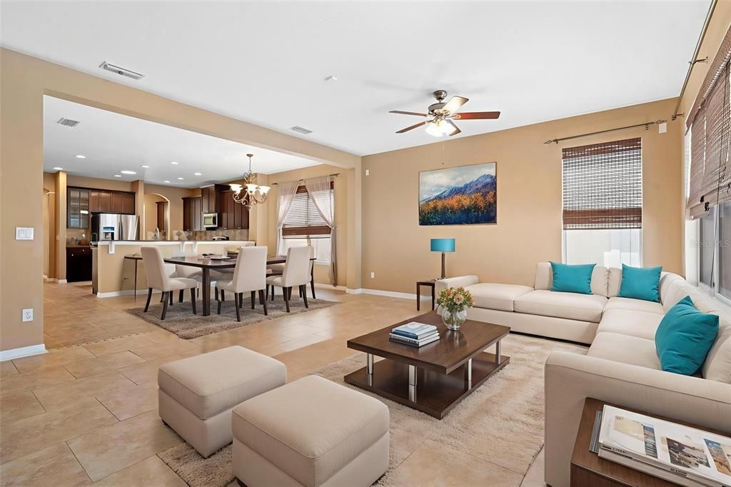 待售: $600,000 (4 贝兹, 2 浴室, 2460 平方英尺)