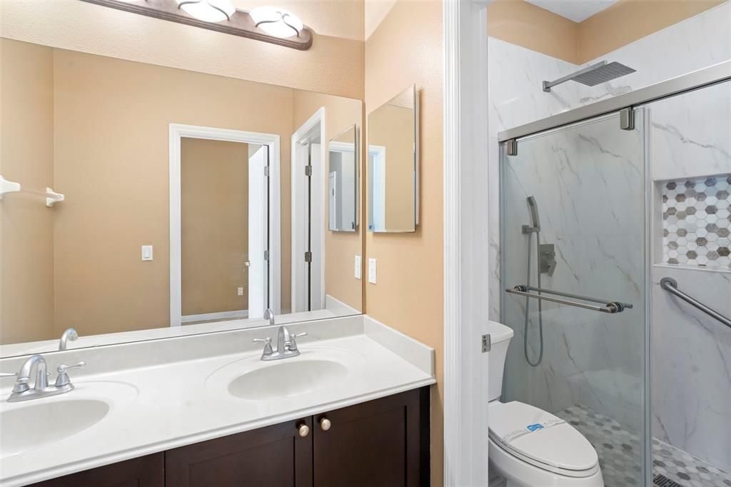 待售: $600,000 (4 贝兹, 2 浴室, 2460 平方英尺)