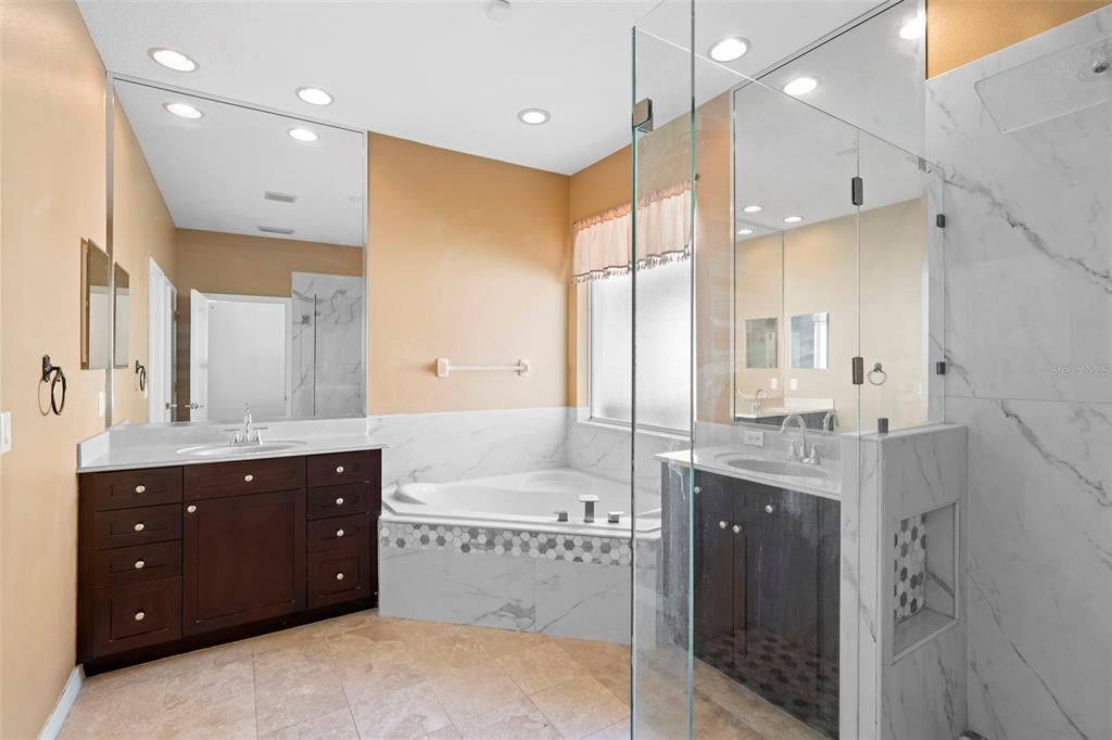 待售: $600,000 (4 贝兹, 2 浴室, 2460 平方英尺)