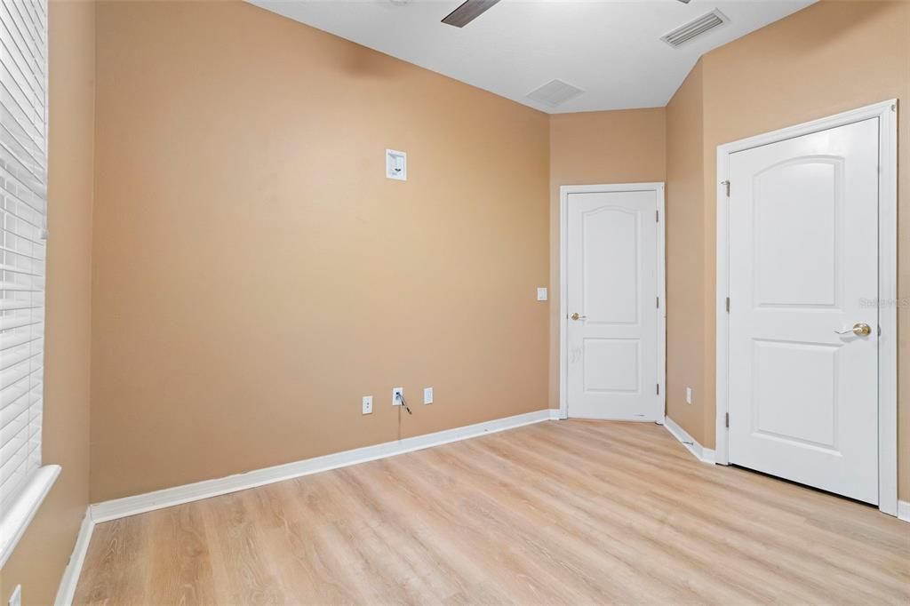 待售: $600,000 (4 贝兹, 2 浴室, 2460 平方英尺)