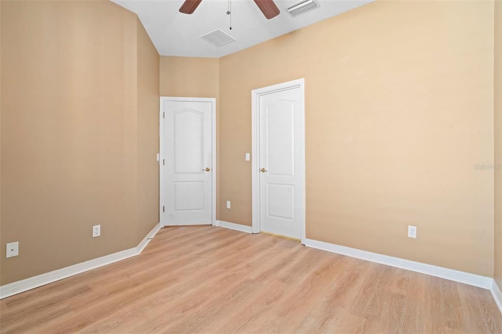 待售: $600,000 (4 贝兹, 2 浴室, 2460 平方英尺)