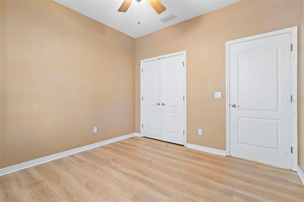 待售: $600,000 (4 贝兹, 2 浴室, 2460 平方英尺)