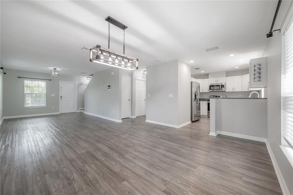 В аренду: $2,900 (4 спален, 3 ванн, 1575 Квадратных фут)