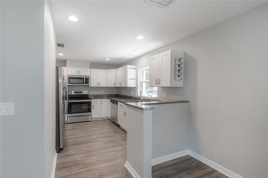 В аренду: $2,900 (4 спален, 3 ванн, 1575 Квадратных фут)