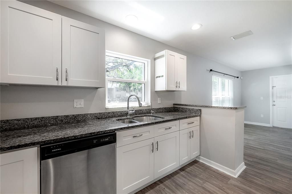 В аренду: $2,900 (4 спален, 3 ванн, 1575 Квадратных фут)