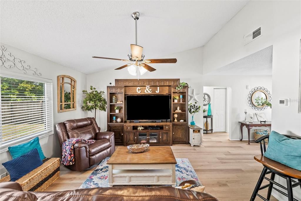 For Sale: $430,000 (3 beds, 2 baths, 1244 Square Feet)