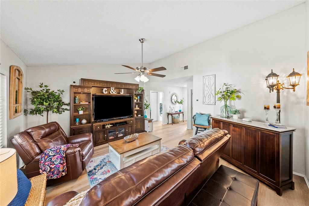 For Sale: $430,000 (3 beds, 2 baths, 1244 Square Feet)