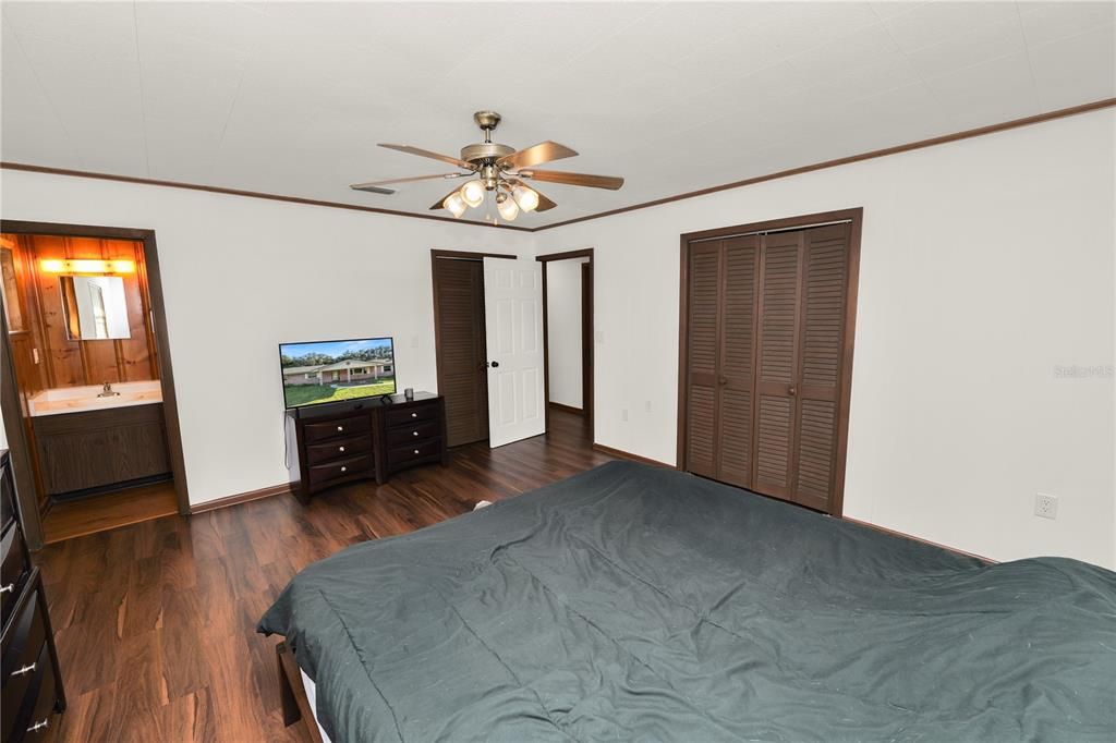 For Sale: $520,000 (3 beds, 3 baths, 2112 Square Feet)