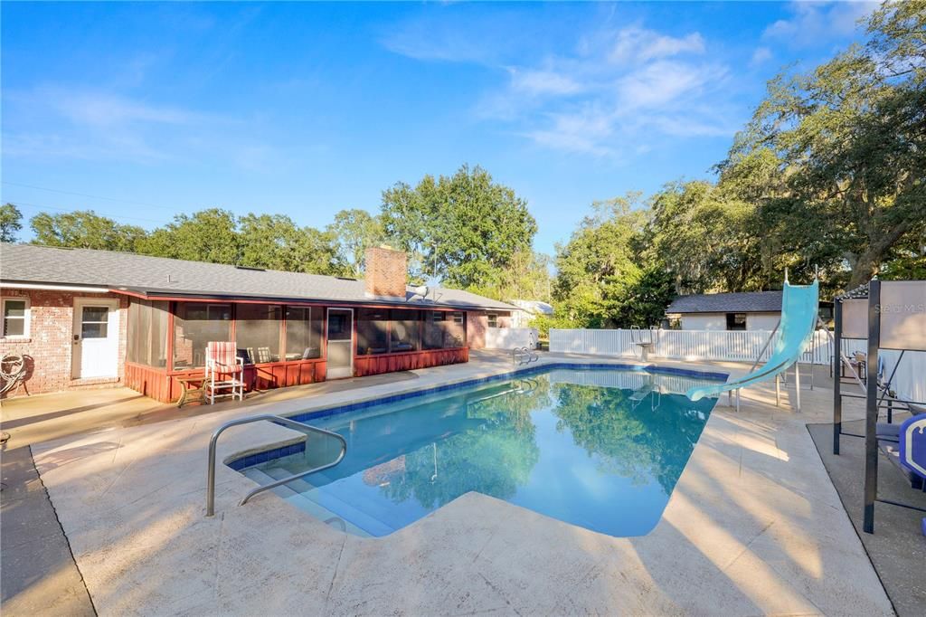 For Sale: $520,000 (3 beds, 3 baths, 2112 Square Feet)