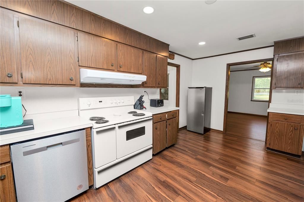 For Sale: $520,000 (3 beds, 3 baths, 2112 Square Feet)