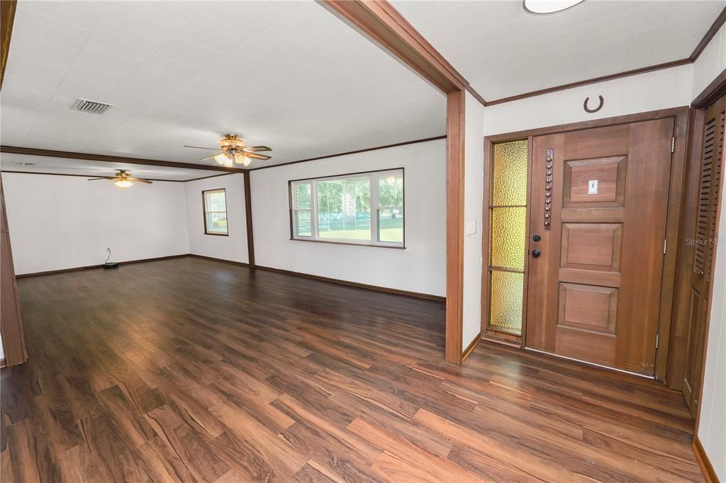 For Sale: $520,000 (3 beds, 3 baths, 2112 Square Feet)