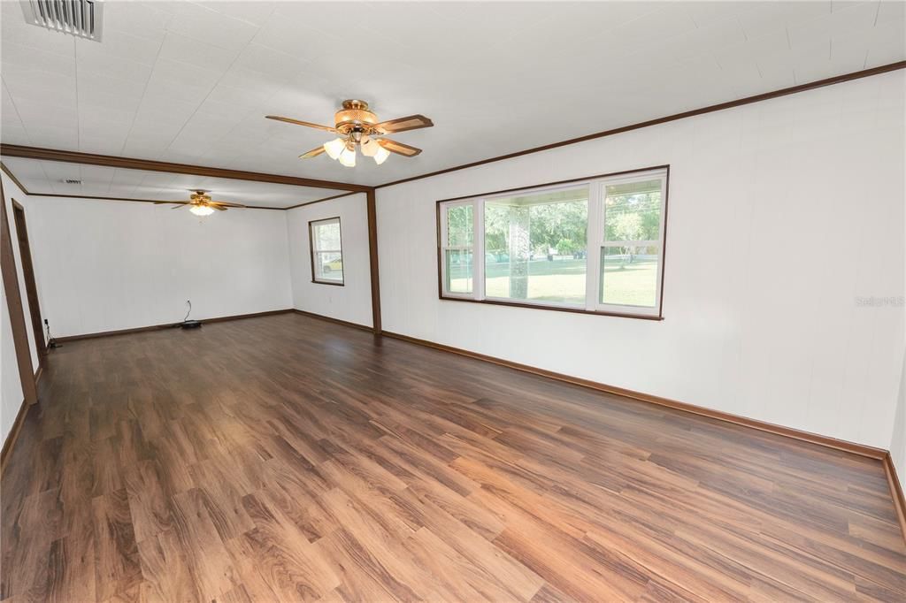 For Sale: $520,000 (3 beds, 3 baths, 2112 Square Feet)